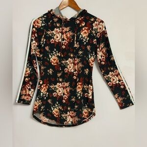 Floral Long-Sleeve Hoodie Top in Dark Green with Rose Print